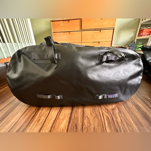 *RARE FIND & BRAND NEW* Patagonia Guidewater Duffel (80L) (Black) - Picture 3 of 6